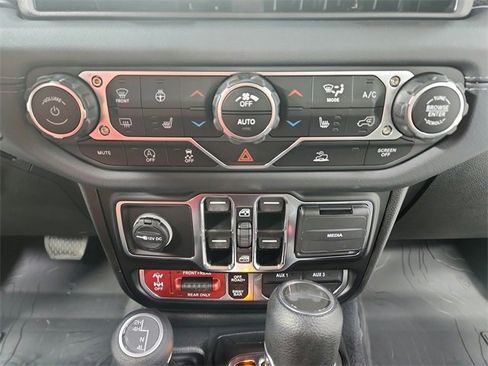 Used 2024 Jeep Wrangler Unlimited Rubicon w/ Technology Group image 23