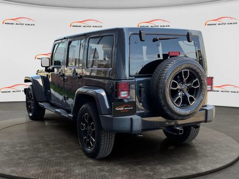 Used 2018 Jeep Wrangler Unlimited Sahara image 6