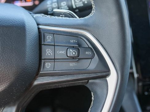 Used 2023 Jeep Grand Cherokee L Laredo image 30