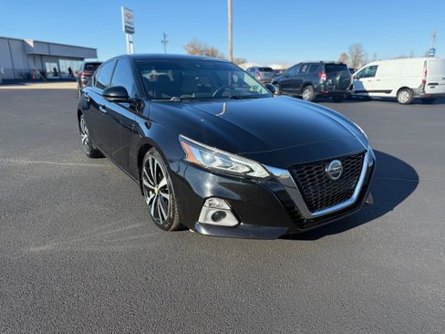 Used 2019 Nissan Altima 2.5 Platinum image 41