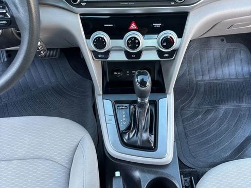 Used 2019 Hyundai Elantra SEL image 10
