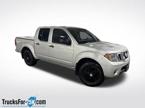 Used 2019 Nissan Frontier SV image 1
