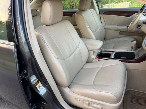 Used 2010 Toyota Avalon Limited FWD image 26