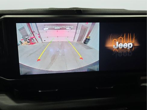 Used 2025 Jeep Wrangler Unlimited Sahara AWD/4WD image 18