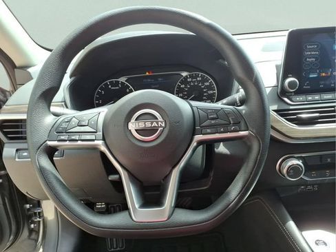 Used 2023 Nissan Altima 2.5 SV FWD image 15