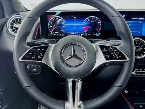 New 2025 Mercedes-Benz GLB 250 image 17