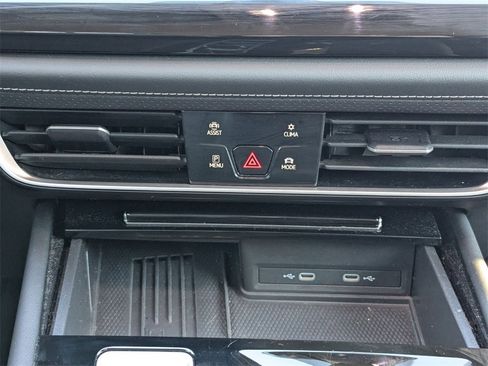 Used 2025 Volkswagen Atlas SE image 25