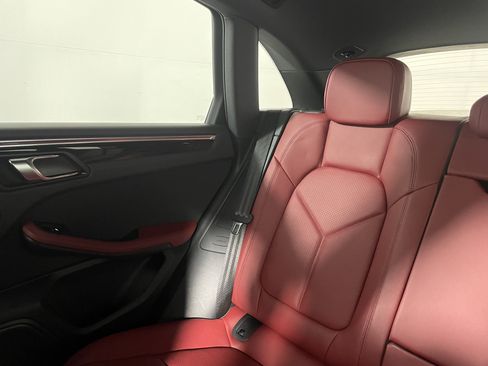 Used 2025 Porsche Macan image 15