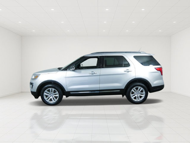 Certified 2018 Ford Explorer XLT w/ Equipment Group 202A AWD/4WD image 6