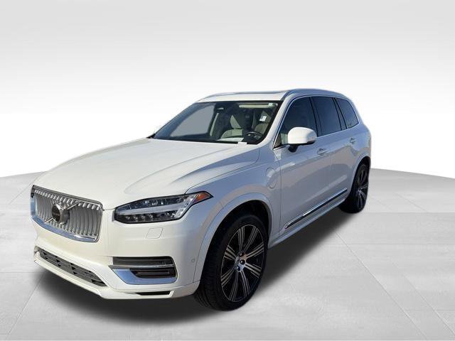 Used 2024 Volvo XC90 T8 Plus w/ Protection Package Premier AWD/4WD image 2