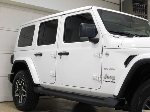 Used 2024 Jeep Wrangler Unlimited Sahara w/ Technology Group AWD/4WD image 9