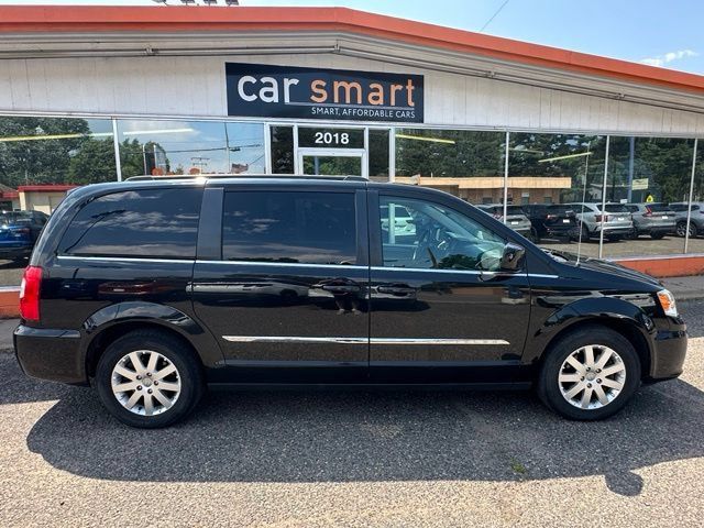 Used 2016 Chrysler Town & Country Touring FWD image 8