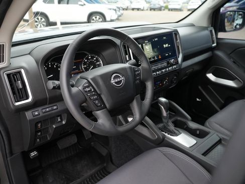 Used 2025 Nissan Frontier SV w/ SV Convenience Package image 13