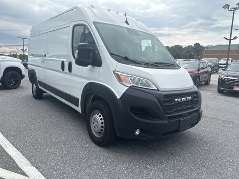 Used 2025 RAM ProMaster 2500 w/ Convenience Group FWD image 2