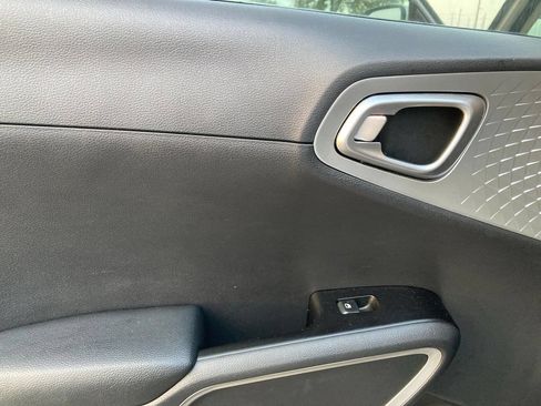 Used 2021 Kia Soul LX FWD image 10