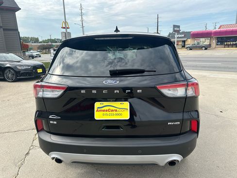 Used 2021 Ford Escape SE image 4