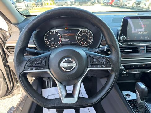 Used 2024 Nissan Altima 2.5 SV FWD image 26