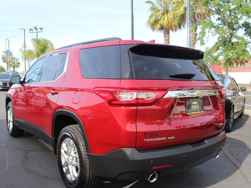 Used 2020 Chevrolet Traverse LT w/ Driver Confidence II Package AWD/4WD image 5
