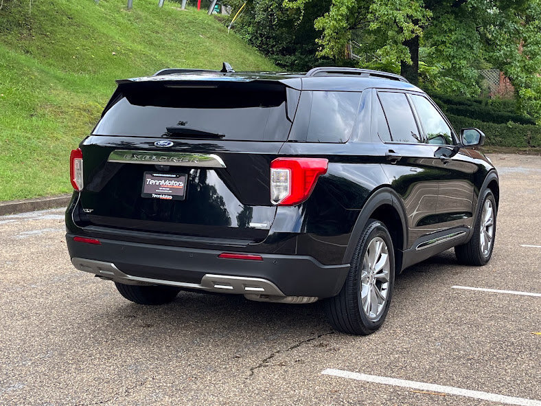 Used 2020 Ford Explorer XLT w/ Equipment Group 202A AWD/4WD image 17
