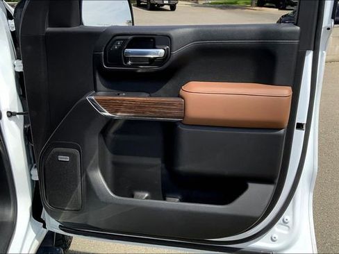 Used 2021 Chevrolet Silverado 1500 High Country w/ Technology Package image 24