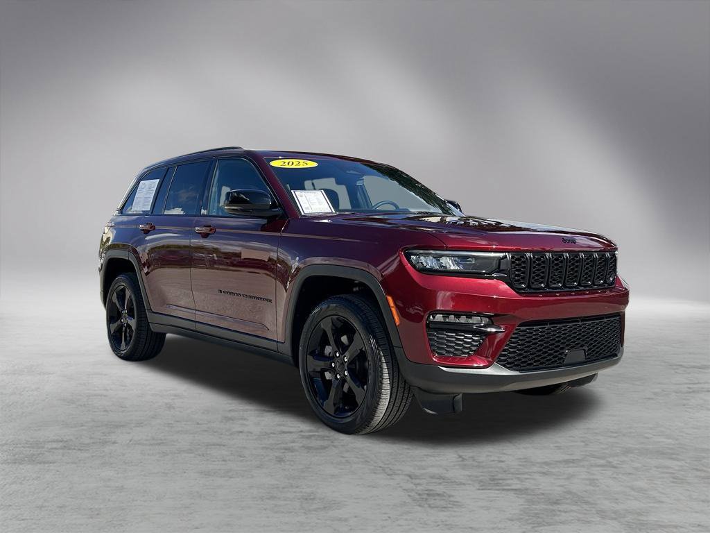 Certified 2025 Jeep Grand Cherokee Limited w/ Black Appearance Package RWD image 3