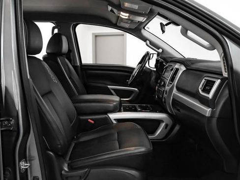 Used 2019 Nissan Titan PRO-4X image 31