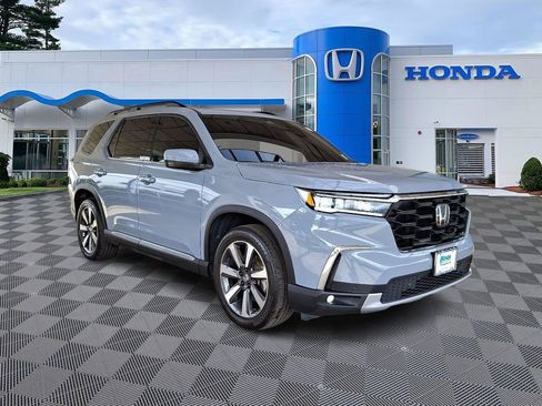 Certified 2024 Honda Pilot Touring image 1