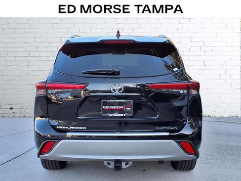 Used 2020 Toyota Highlander Platinum image 4