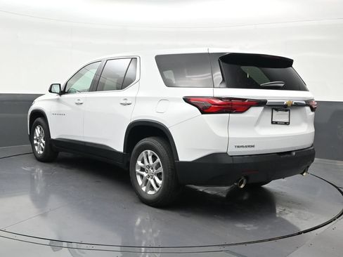 Used 2022 Chevrolet Traverse LS FWD image 3