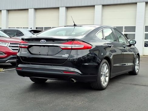 Certified 2017 Ford Fusion SE w/ Fusion SE Technology Package FWD image 4