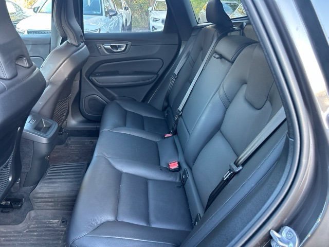 Used 2025 Volvo XC60 B5 Plus AWD/4WD image 15
