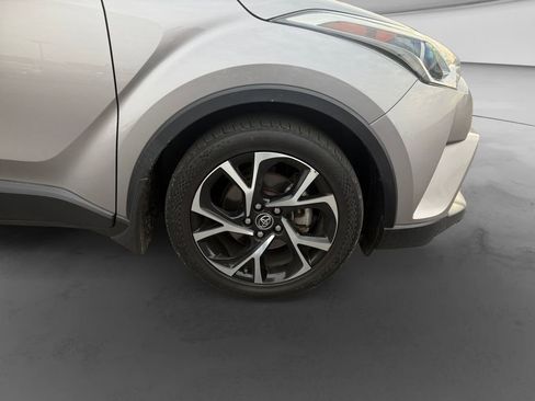 Used 2019 Toyota C-HR XLE image 30