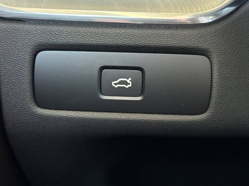 Used 2025 Volvo XC60 B5 Plus image 34