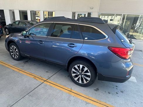 Used 2017 Subaru Outback 2.5i Limited AWD/4WD image 4