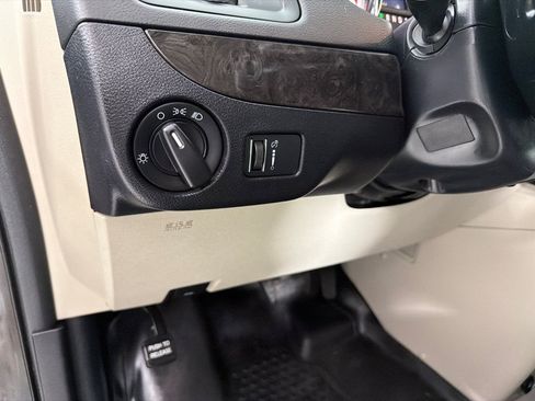 Used 2016 Dodge Grand Caravan American Value Package FWD image 10