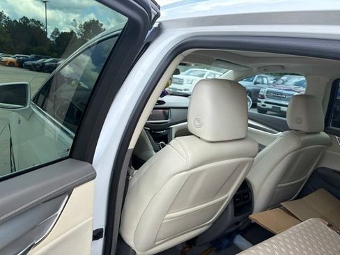 Used 2017 Cadillac XT5 Premium Luxury FWD image 25