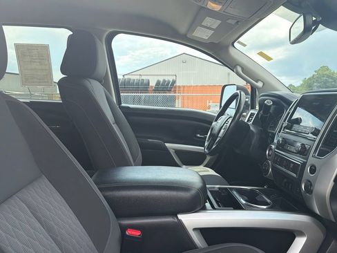 Used 2021 Nissan Titan SV w/ SV Convenience Package AWD/4WD image 23