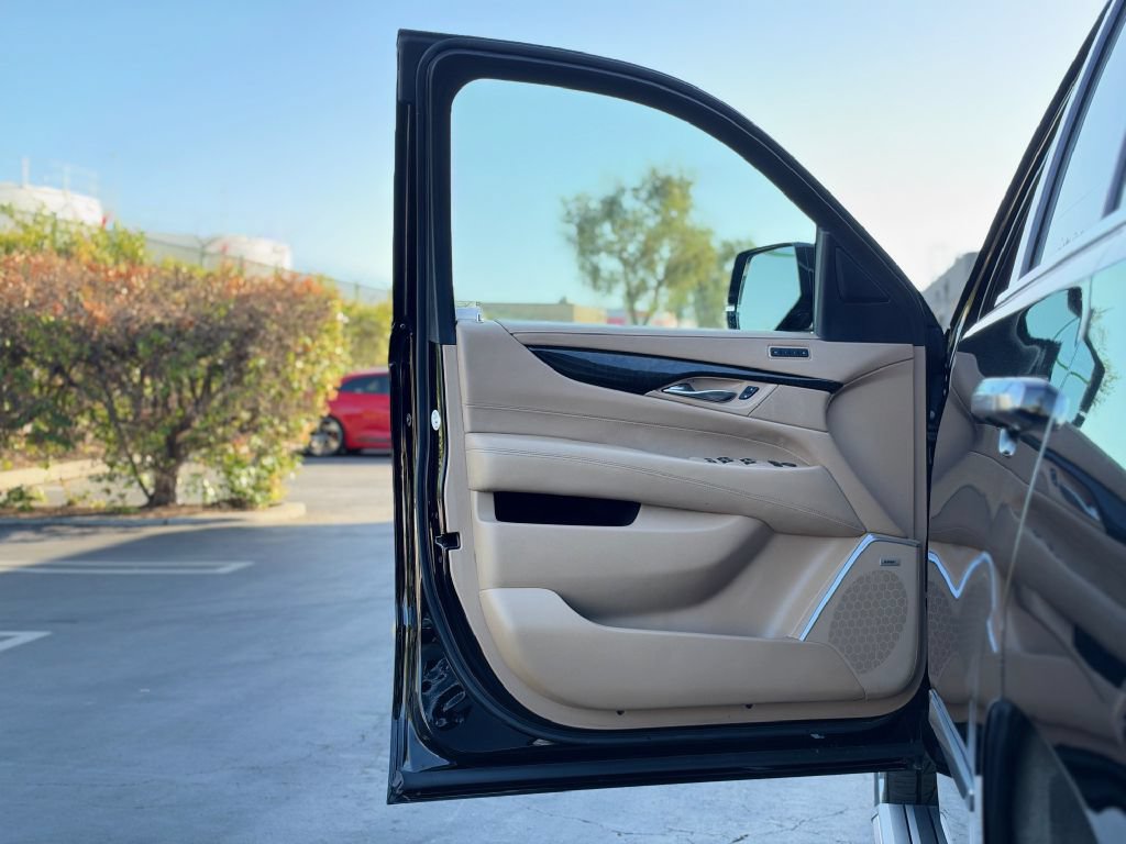 Used 2019 Cadillac Escalade Platinum AWD/4WD image 8