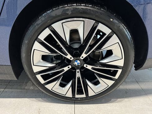 New 2026 BMW 530i xDrive w/ Premium Package image 7