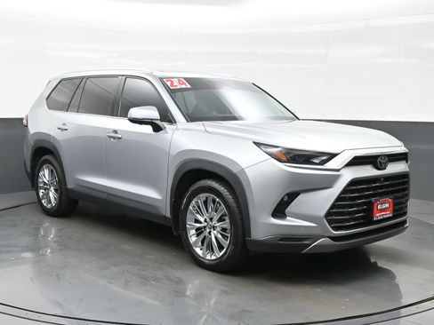 Used 2024 Toyota Grand Highlander AWD image 8