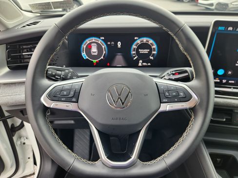 Certified 2025 Volkswagen Tiguan S AWD/4WD image 9