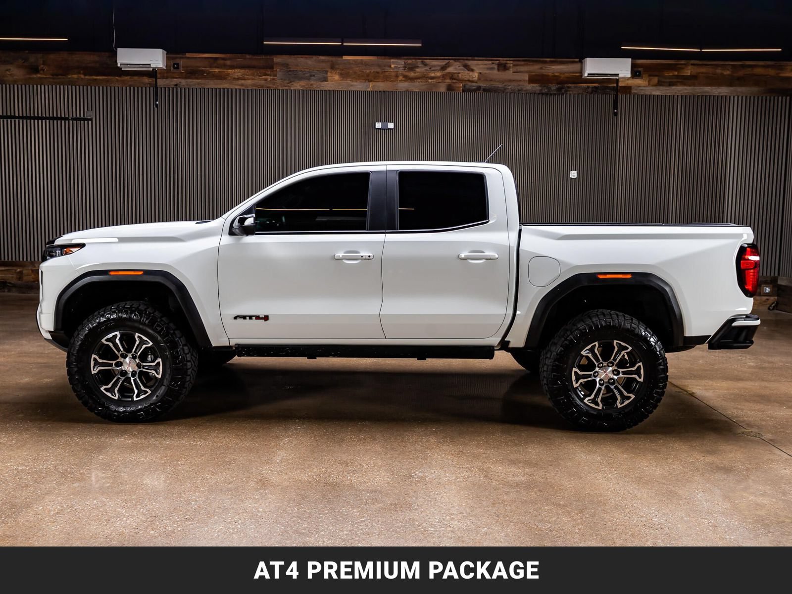 Used 2024 GMC Canyon AT4 w/ AT4 Premium Package AWD/4WD image 5