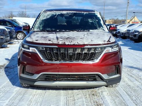 Used 2024 Kia Carnival LX image 5