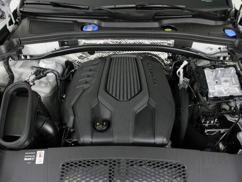 New 2026 Porsche Macan image 20