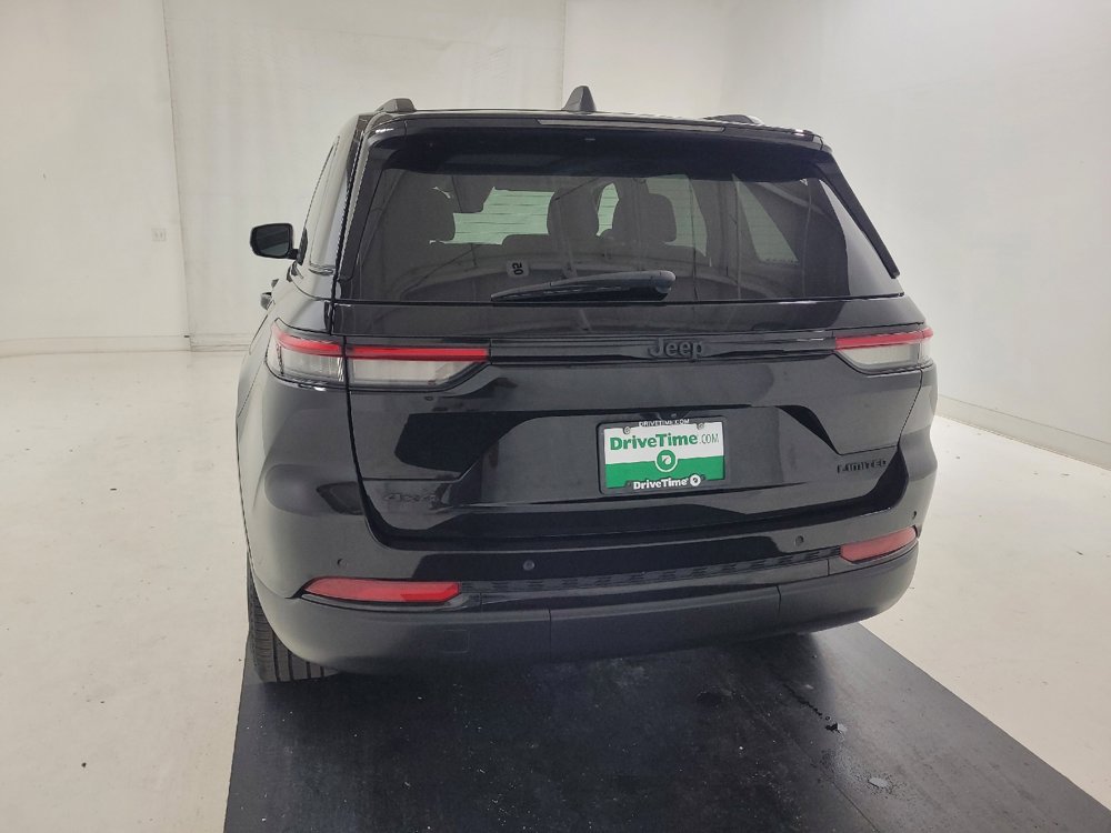 Used 2023 Jeep Grand Cherokee Limited w/ Black Appearance Package AWD/4WD image 6
