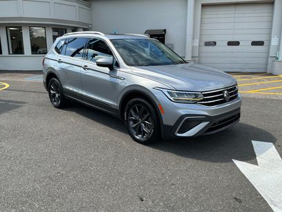 Used 2022 Volkswagen Tiguan SE w/ Panoramic Sunroof Package