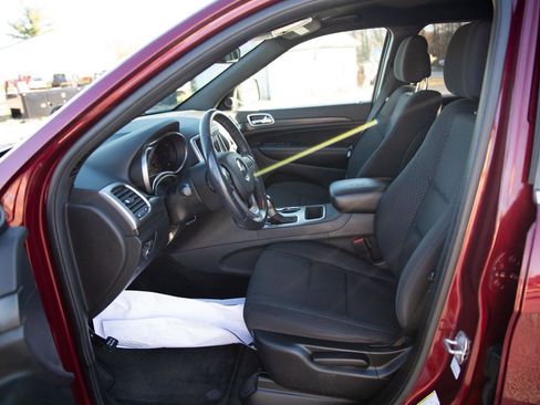 Used 2018 Jeep Grand Cherokee Laredo image 20