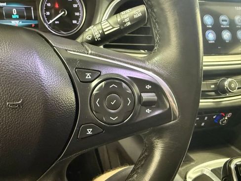 Used 2019 Buick Enclave Essence image 17