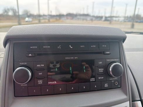 Used 2010 Chrysler Town & Country Touring image 12