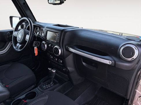 Used 2018 Jeep Wrangler Sahara w/ Connectivity Group AWD/4WD image 27